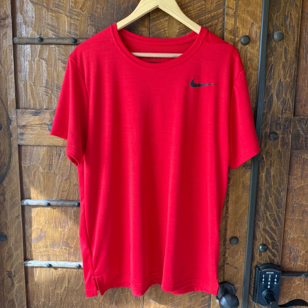 Nike Dri-FIT Shirt Mens Large Red Short Sleeve Standard Fit Swoosh Training Tee